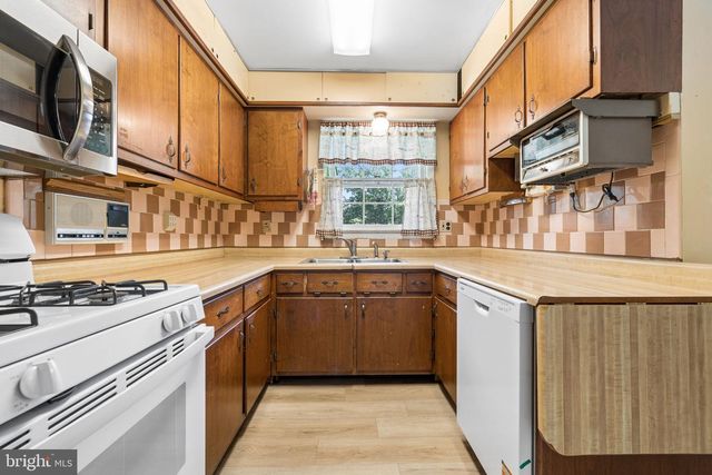 2112 YOUNGS DR, Haymarket, VA 20169