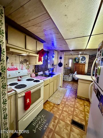 1500 Coal Hill Rd, Sunbright, TN 37872