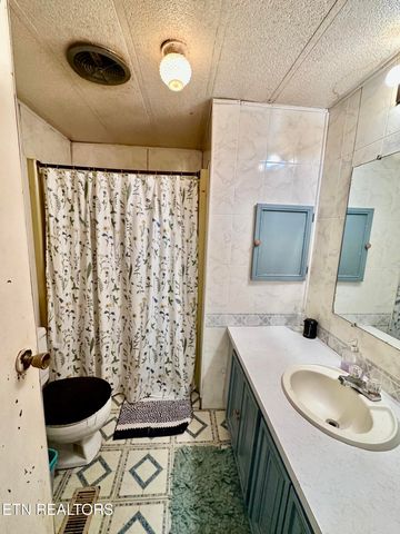 1500 Coal Hill Rd, Sunbright, TN 37872