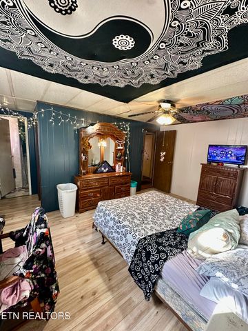 1500 Coal Hill Rd, Sunbright, TN 37872