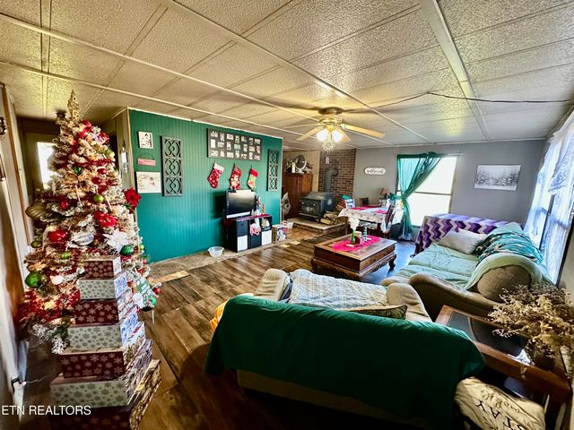 1500 Coal Hill Rd, Sunbright, TN 37872