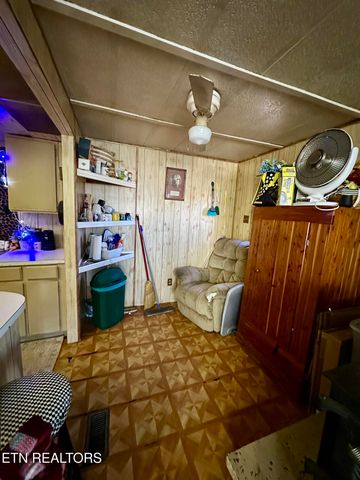 1500 Coal Hill Rd, Sunbright, TN 37872