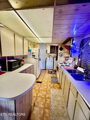 1500 Coal Hill Rd, Sunbright, TN 37872