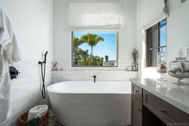 8082 El Cielo, Rancho Santa Fe, CA 92067