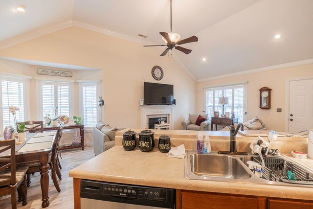 140 Briarstone Drive, Rossville, GA 30741