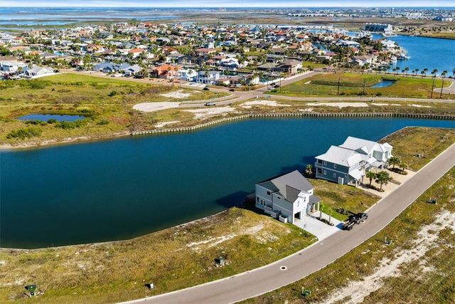 139 Laguna Isles Dr, Port Aransas, TX 78373