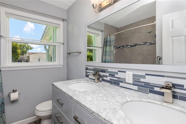 2445 60TH WAY N, St Petersburg, FL 33710