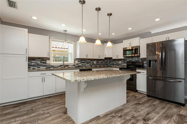 2445 60TH WAY N, St Petersburg, FL 33710