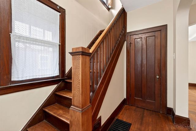 4925 Shirley Place, Cincinnati, OH 45238