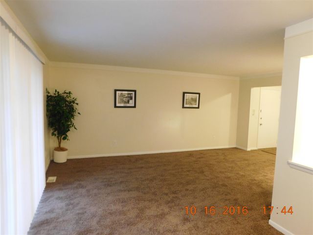 444 N Fox Hills Unit: 7, Bloomfield Hills, MI 48304