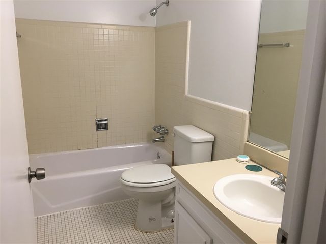 444 N Fox Hills Unit: 7, Bloomfield Hills, MI 48304