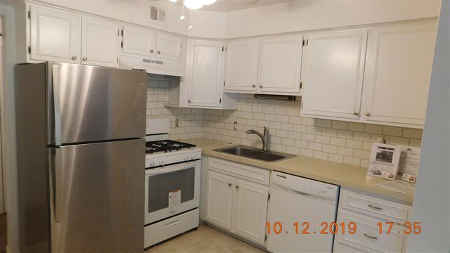 444 N Fox Hills Unit: 7, Bloomfield Hills, MI 48304