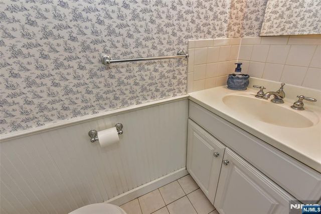 520 Lafayette Avenue, Wyckoff, NJ 07481