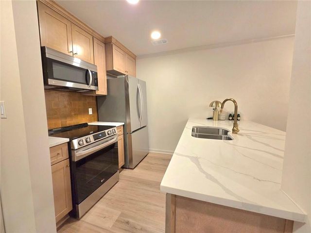 301 Barrington Hills Drive, Atlanta, GA 30350