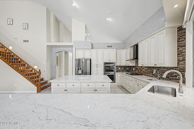 1015 E IRMA Lane, Phoenix, AZ 85024