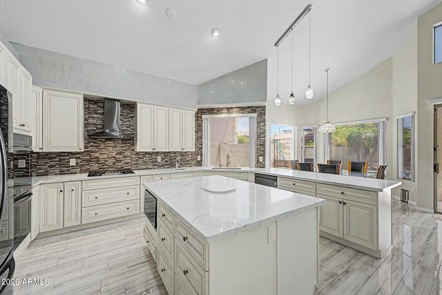 1015 E IRMA Lane, Phoenix, AZ 85024