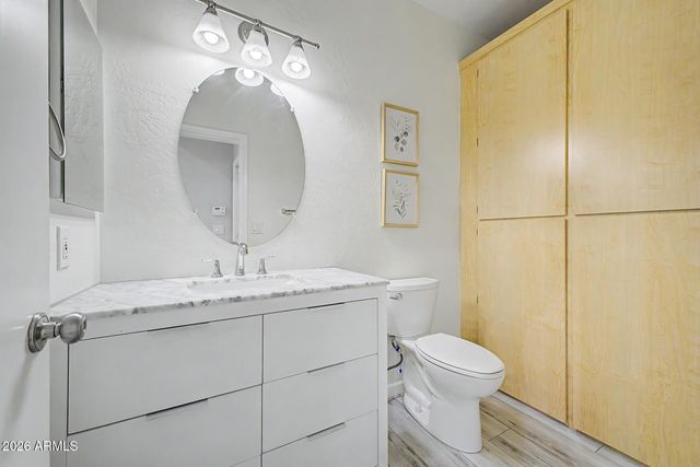 1015 E IRMA Lane, Phoenix, AZ 85024