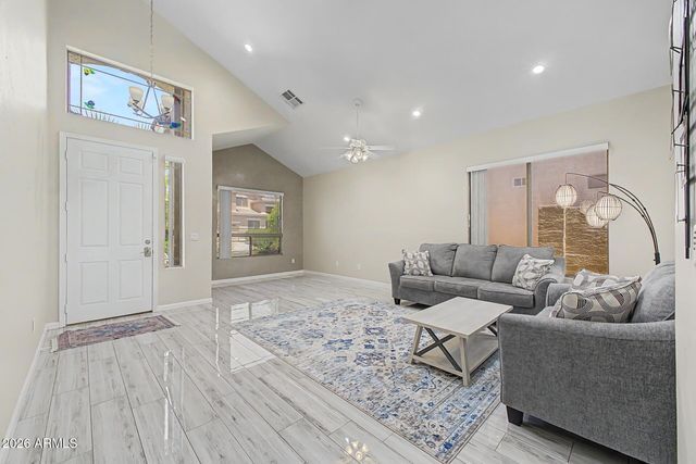 1015 E IRMA Lane, Phoenix, AZ 85024