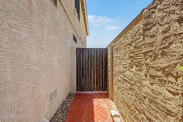 1015 E IRMA Lane, Phoenix, AZ 85024