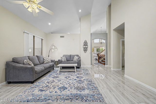 1015 E IRMA Lane, Phoenix, AZ 85024
