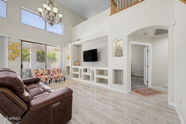 1015 E IRMA Lane, Phoenix, AZ 85024