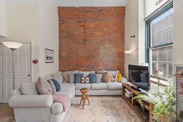 200 Market St 44B, Lowell, MA 01852