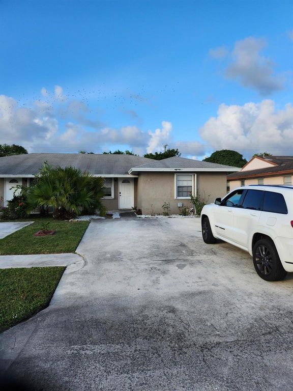 4799 Arthur Street, Palm Beach Gardens, FL 33418