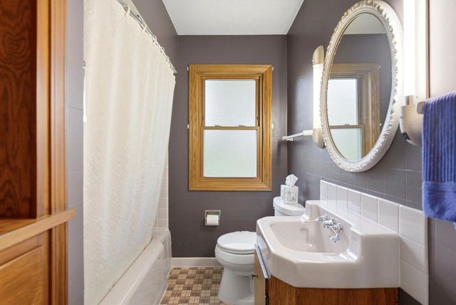 1227 DIVISION STREET, Green Bay, WI 54303