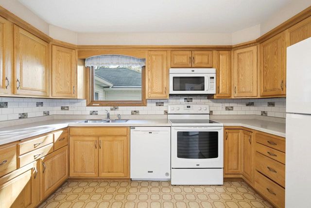 1227 DIVISION STREET, Green Bay, WI 54303