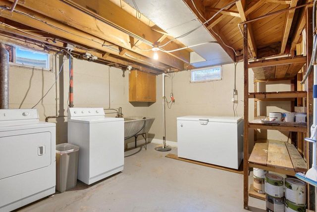 1227 DIVISION STREET, Green Bay, WI 54303