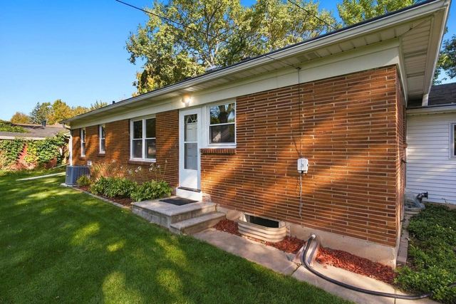 1227 DIVISION STREET, Green Bay, WI 54303