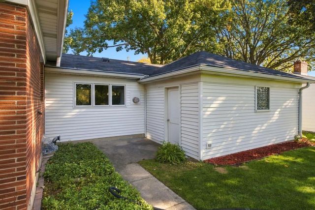 1227 DIVISION STREET, Green Bay, WI 54303