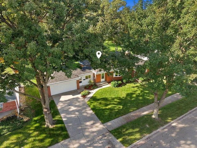 1227 DIVISION STREET, Green Bay, WI 54303