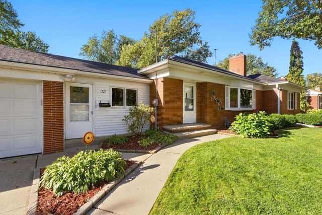 1227 DIVISION STREET, Green Bay, WI 54303