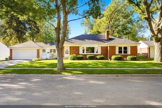 1227 DIVISION STREET, Green Bay, WI 54303