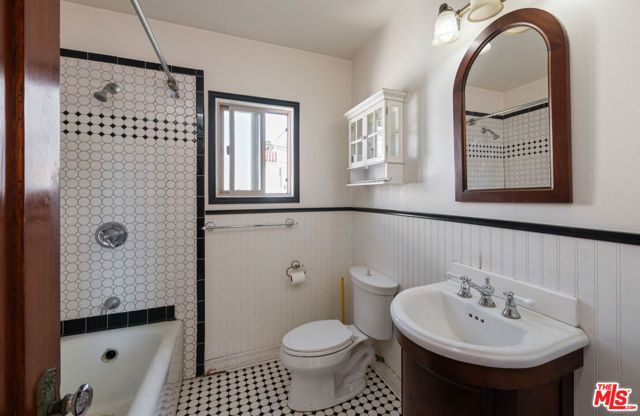 2331 Lucerne Avenue, Los Angeles, CA 90016