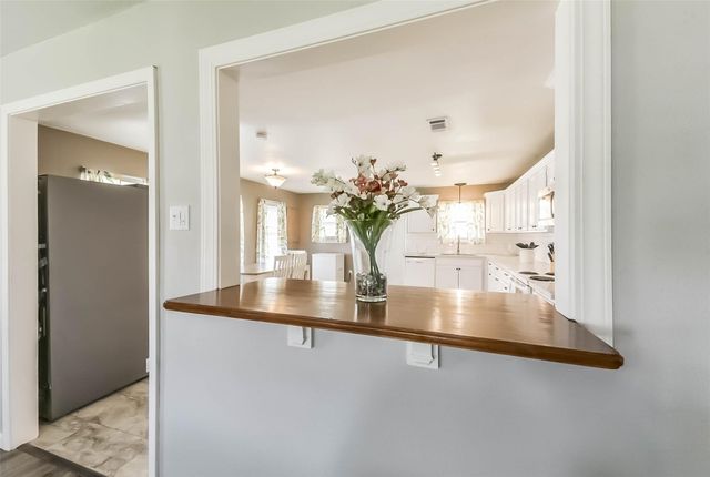 5511 Carriage Trails Drive, Mont Belvieu, TX 77523