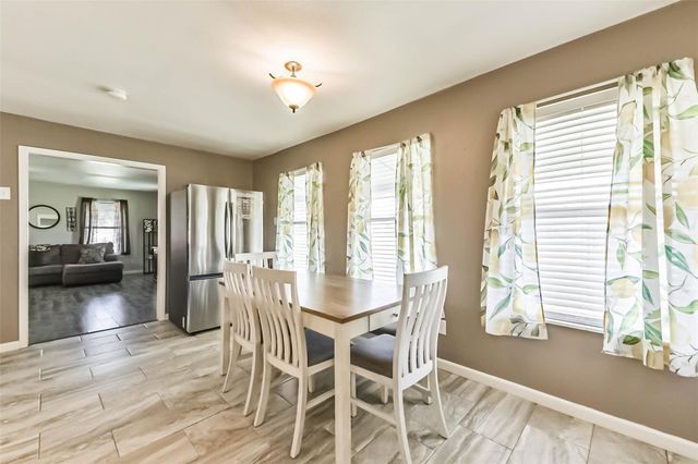 5511 Carriage Trails Drive, Mont Belvieu, TX 77523