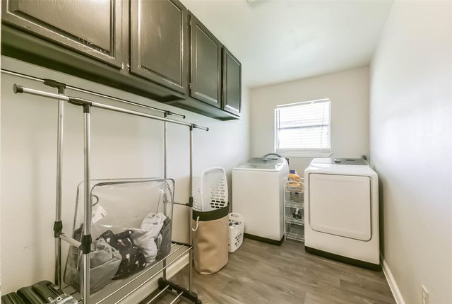 5511 Carriage Trails Drive, Mont Belvieu, TX 77523