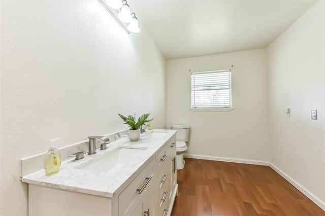 5511 Carriage Trails Drive, Mont Belvieu, TX 77523