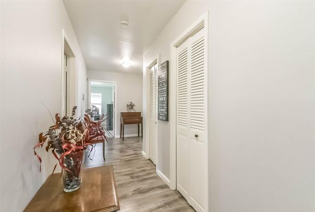 5511 Carriage Trails Drive, Mont Belvieu, TX 77523
