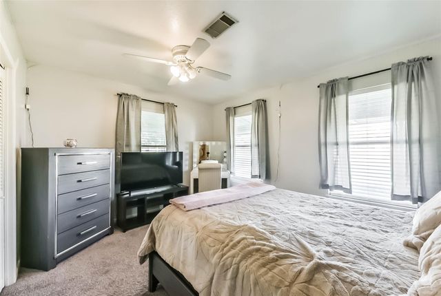 5511 Carriage Trails Drive, Mont Belvieu, TX 77523