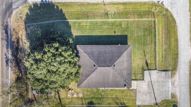 5511 Carriage Trails Drive, Mont Belvieu, TX 77523