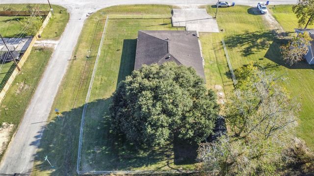 5511 Carriage Trails Drive, Mont Belvieu, TX 77523