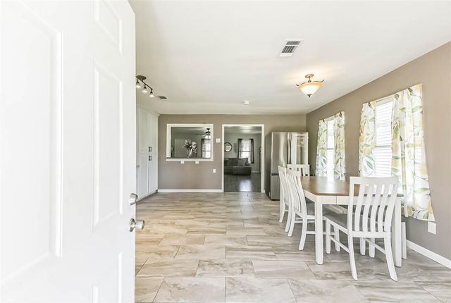 5511 Carriage Trails Drive, Mont Belvieu, TX 77523