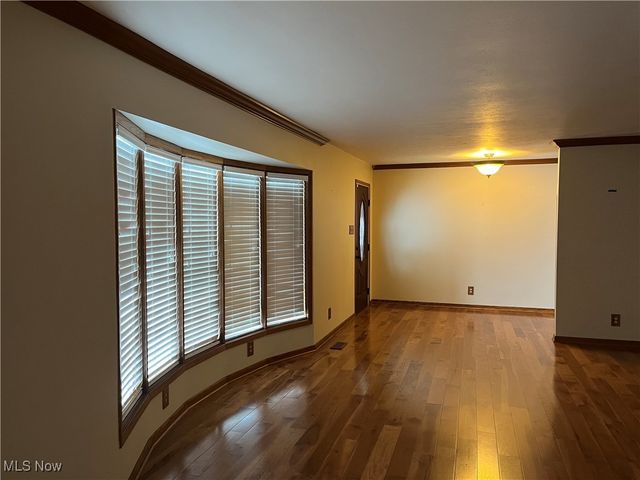 58611 Sharon Boulevard, Rayland, OH 43935