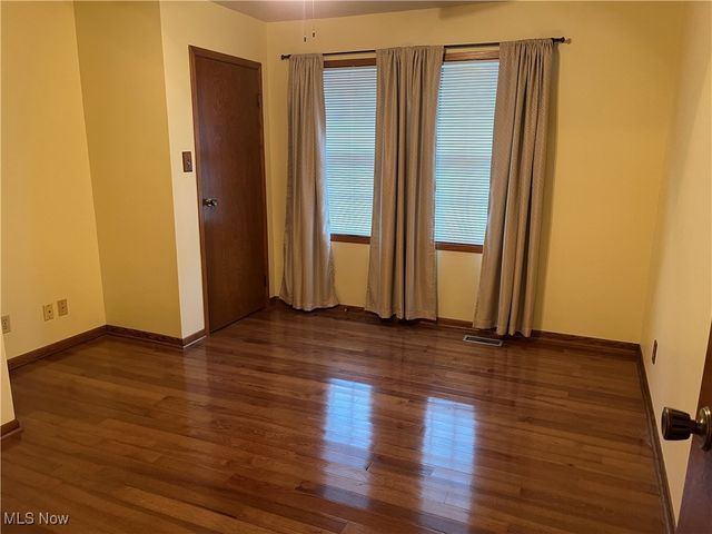 58611 Sharon Boulevard, Rayland, OH 43935