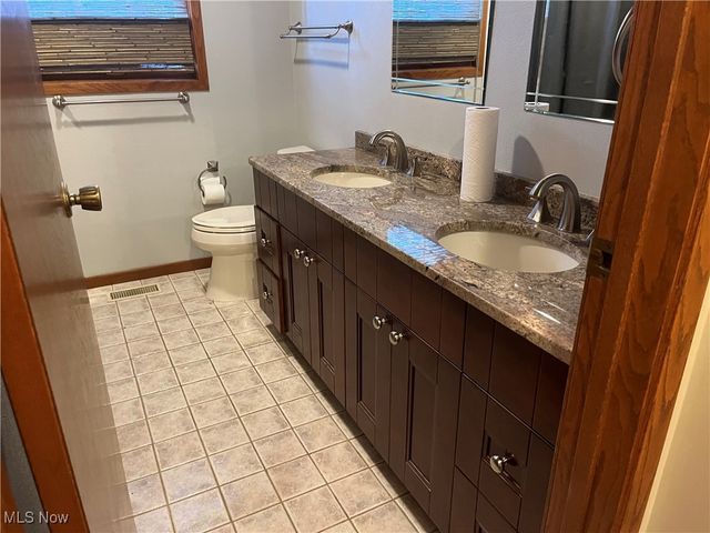 58611 Sharon Boulevard, Rayland, OH 43935