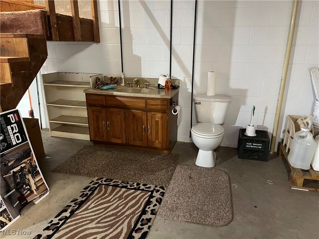 58611 Sharon Boulevard, Rayland, OH 43935