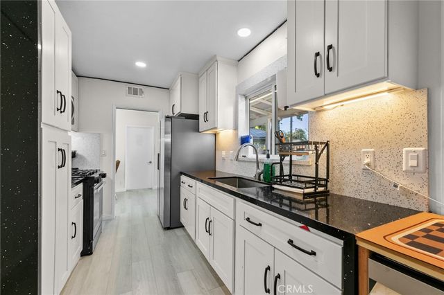 1681 E La Deney, Ontario, CA 91764